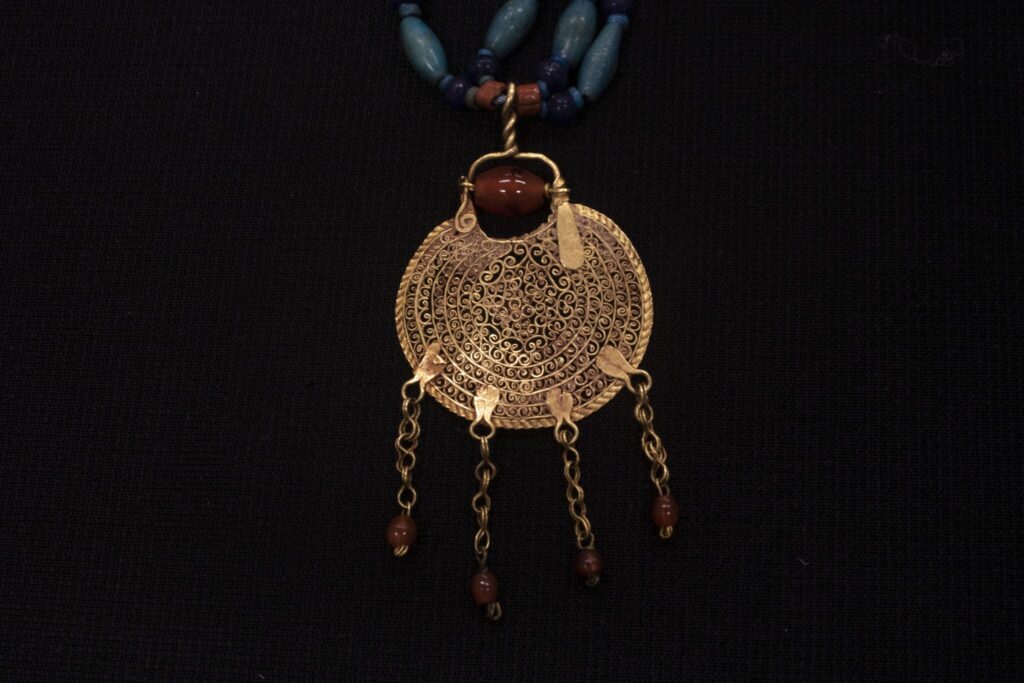 Necklace with filigree pendant