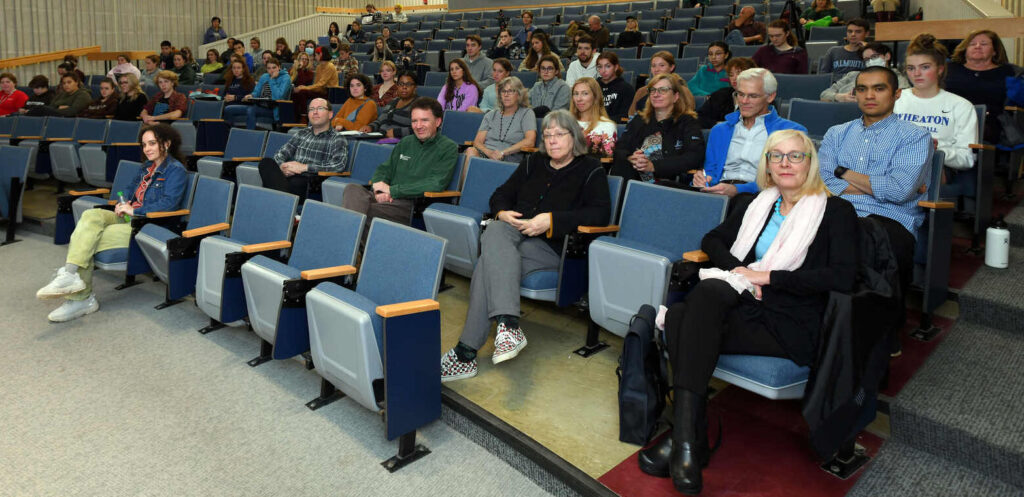 Alumna mycologist presents lecture on fungi